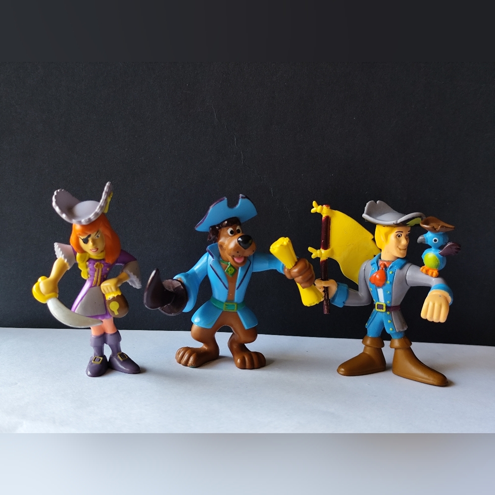 3/$30💜Pirate Adventure Figurine Lot of 3